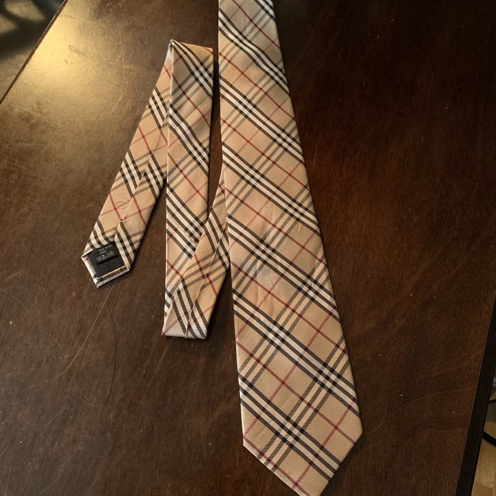 Men’s classic Burberry Tie